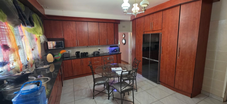 6 Bedroom Property for Sale in Wilkeville North West